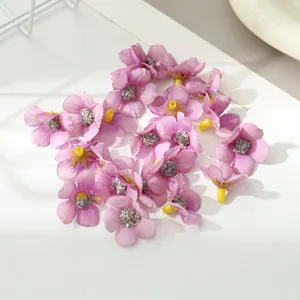 Künstliche Seiden-Mini-Blütenköpfe für DIY-Basteln, Kleiderdekoration und Geschenkboxen.