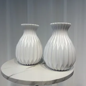 Weißes Kunststoff Blumenvase Set, modernes plissiertes Tischdesign für Wohnkultur und Blumen