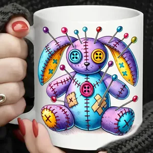 Taza de café de cerámica con conejito vudú y alfileres de colores, taza de oficina.