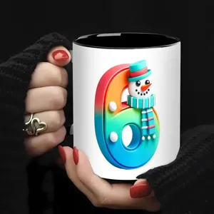 Keramik Kaffeetasse mit bunter 3D Regenbogen Nummer sechs und süßem Schneemann für das Büro.