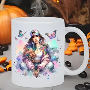 Weißer Keramik Kaffeetasse mit stilvollem Mädchen Motiv, ideal für Büro und täglichen Gebrauch.