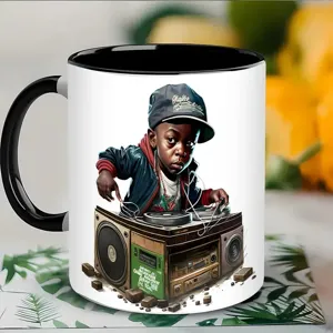 Keramik Kaffeetasse mit cool DJ Junge Grafik, schwarzem Henkel und Innenraum fur Buro.