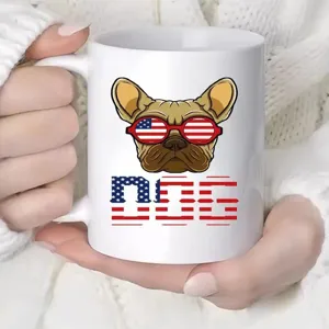 Taza de café de cerámica blanca con lindo diseño gráfico de bulldog francés patriótico para la oficina.