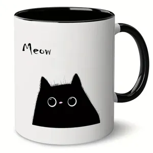 Vista detallada de taza de café de cerámica gato negro con asa negra para la oficina.