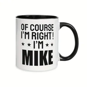 Nahaufnahme der personalisierten Keramik Tasse mit klarem Aufdruck und schwarzem Henkel.