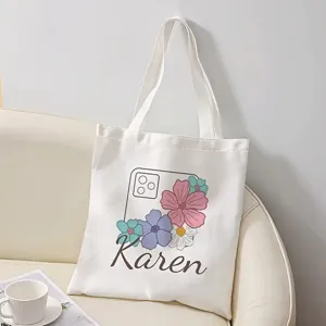 Vista dettagliata della borsa tote in tela bianca casual con stampa floreale e nome personalizzati.