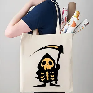 Nahaufnahme einer cremefarbenen Leinentasche mit niedlichem Cartoon-Sensenmann-Druck.