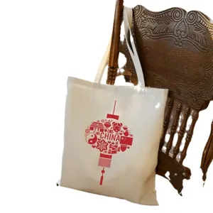 Weißer Segeltuch Shopper Beutel mit rotem chinesischen Laternenmuster im Vintage Stil.