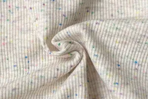 Close-up stofdetail van baby geribd katoen materiaal met kleurrijke spikkels zachte textuur