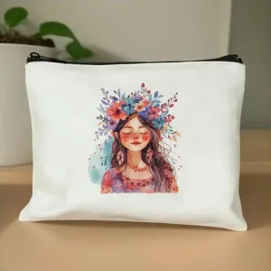Nahaufnahme der weißen Leinen Kosmetiktasche mit süßem Aquarell Blumen Mädchen Kunstdruck.