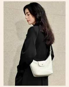 Sac porté épaule besace en cuir tissé tressé à la main, sac élégant blanc pour les déplacements.
