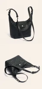 Vue detaillee sac bandouliere cuir tisse noir, design boulette chic pour travail quotidien.