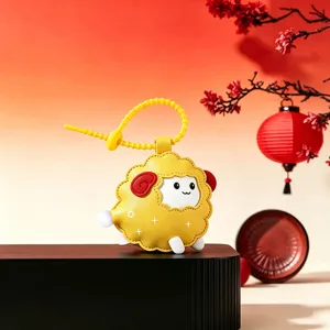 Mignon porte-clés mouton en cuir jaune et pendentif de sac pour cadeaux du Nouvel An.