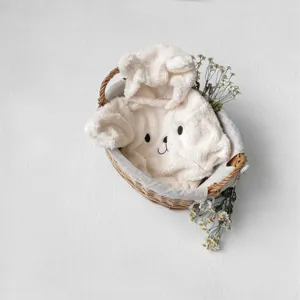Thickened fleece baby bear romper, cute hooded infant jumpsuit for autumn and winter warmth.