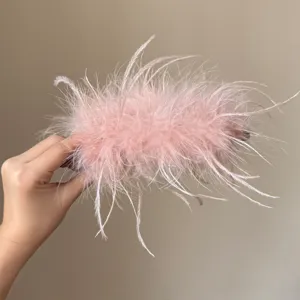Flauschige Feder Bananen Haarklammer für Herbst und Winter, flauschige Haarspage für Zöpfe.