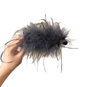 Flauschige graue Feder Bananenklammer Haarschmuck, elegante vertikale Haarklammer für Zopf.
