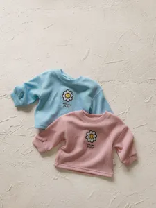 Conjunto de sudadera de manga larga acanalada para niña pequeña con margarita.