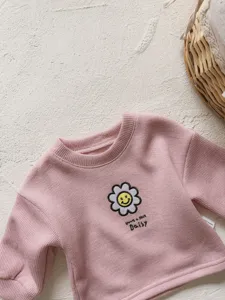 Suéter de punto acanalado rosa de otoño para niña con bordado de margarita linda ropa infantil.