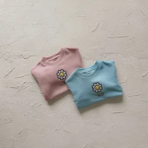 Lindo conjunto de suéteres de punto para niños con bordado de margarita sonriente, cómodos tops.