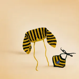 Simpatico set costume per animali domestici cappello bavaglino faraone all'uncinetto