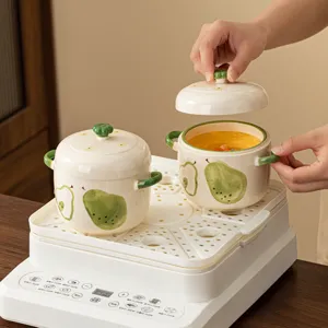Capot de ragoût en céramique avec poignée double poire verte peinte à la main pour soupe.