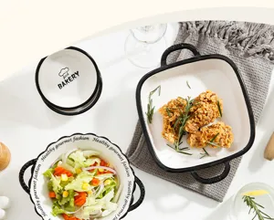 Keramisch servies set witte vierkante ovenschaal kom met zwarte rand keuken tafel