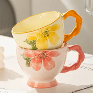 Affascinante tazza da caffe in ceramica con design floreale e manico unico per la colazione a casa