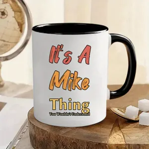 Keramik Kaffeetasse Detailansicht, individueller Spruch Druck, schwarzer Henkel, Tischdeko.