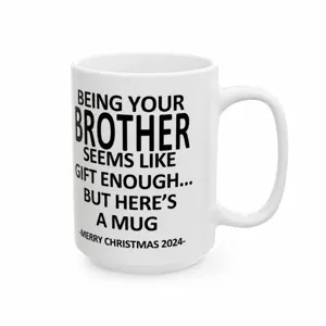 Weisse Keramik Tasse mit lustigem Bruder Spruch, perfektes personalisiertes Weihnachtsgeschenk.