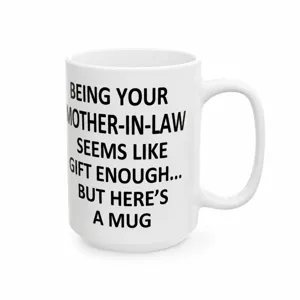 Weisse Keramiktasse mit lustigem Spruch und weihnachtlichem Design fuer Kaffeeliebhaber.