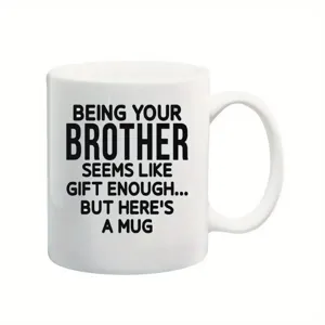 Taza de café de cerámica blanca con impresión de frase divertida como regalo de hermano