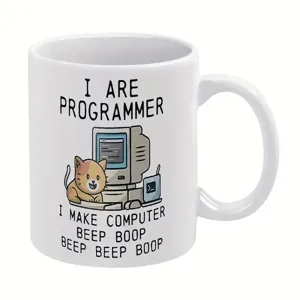Taza de café de cerámica gato programador gracioso vista detallada, ideal para oficina y uso diario.