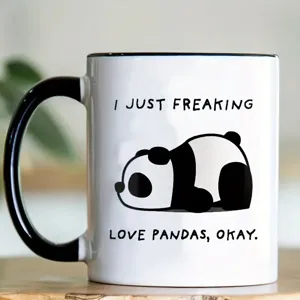 Taza de café de cerámica con bonito diseño de panda y asa negra para uso en la oficina.