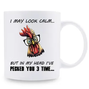 Taza de café de cerámica divertida con diseño de gallo y frase graciosa para oficina.