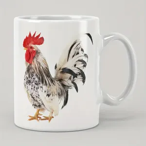 Primer plano detalle del motivo de superficie de taza de cerámica con gallo realista.