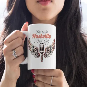 Taza de café de cerámica blanca con estampado musical vintage, artículo ideal para uso diario.