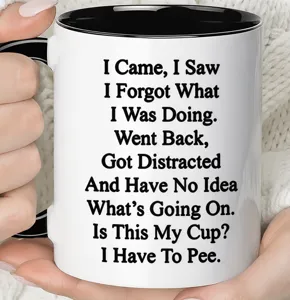 Kaffeebecher aus Keramik mit lustigem Spruch, schwarz-weißes Design für Büro und Alltag.