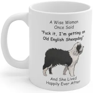 Taza de cafe de ceramica blanca con ilustracion de perro pastor y texto divertido impreso.