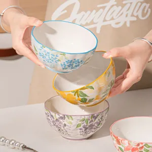 Set di ciotole di riso in ceramica con quattro motivi floreali, stoviglie eleganti.