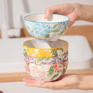 Set di 4 ciotole di riso in ceramica con fiori sottosmalto colorati per cucina.