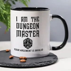 Keramik Kaffeetasse mit lustigem Dungeon Master Spruch, perfektes Geschenk fuer Gamer und Buero.