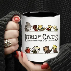Detailansicht der niedlichen Katzen-Fantasy-Tasse, schwarz-weißes Design, 11oz Kaffeetasse.