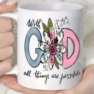 Gros plan détaillé d'une tasse en céramique blanche avec texte inspirant et motif floral.