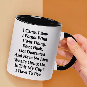 Witzige Keramik Kaffeetasse mit schwarzem Henkel, ideal für Büro und den täglichen Gebrauch.