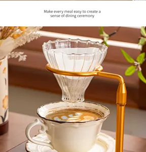 Goteador de café de vidrio de lujo con soporte dorado y taza de cerámica para estilo elegante.