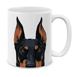 Tazza da caffè in ceramica bianca con stampa di cane Doberman, ideale per ufficio e uso quotidiano.