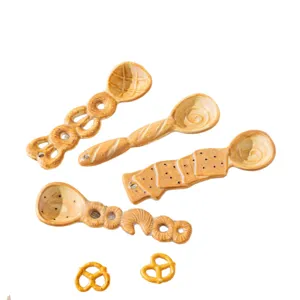 Bonito juego de cucharas de cerámica con formas creativas de galletas, ideal para la mesa.