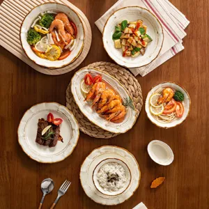 Ensemble de vaisselle en céramique style rétro avec bols et assiettes, vue du dessus.