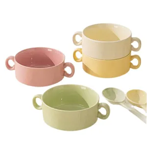 Joli bol en ceramique pastel avec poignees et cuillere, jolies soupieres pour la maison