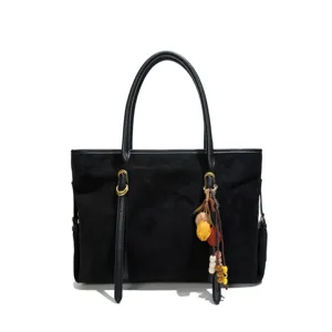 Bolso tote negro de ante grande, elegante bolso de hombro para trabajo con abalorio.